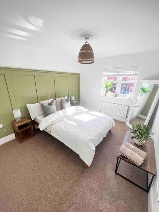 Stunning Home In Astley Tyldesley Buitenkant foto