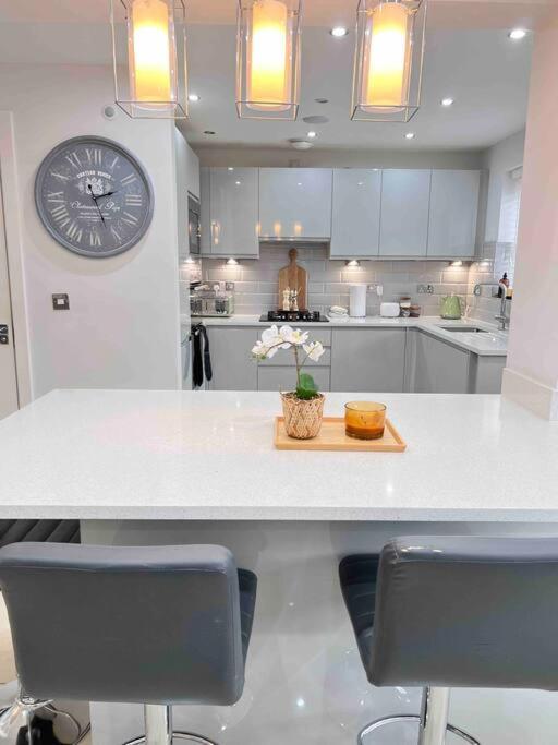 Stunning Home In Astley Tyldesley Buitenkant foto